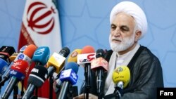 آقای اژه‌ای روز ششم مرداد نیز خبر داده بود که ۱۸ نفر در پرونده‌های واردات «غیرقانونی خودرو» و «اخلالگران ارزی» بازداشت شده‌اند.