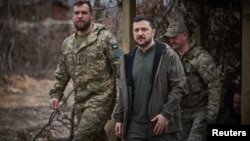 Președintele ucrainean Volodimir Zelenski a vizitat regiunea Donețk pe 22 martie, înainte de discuțiile din Arabia Saudită dintre negociatorii ucraineni și americani. 