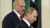 Президенти Булорусі та Росії Олександр Лукашенко (л) і Володимир Путін. У цих країнах у неділю відбулися масові акції протесту