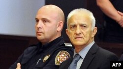 Драґан Василькович (п) на суді в місті Спліт, Хорватія, 20 вересня 2016 року