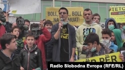Протест против загадувањето на воздухот во Тетово. Аријанит Џафери од Еко Герила. Архивска фотографија.