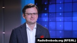 Міністр додав, що з громадянами України за кордоном проводять роз'яснювальну роботу про те, що після повернення в Україну вони повинні будуть пройти обсервацію