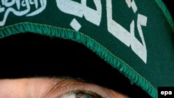 یکی از زنان شبه نظامی حماس در کمپی در نوار غزه