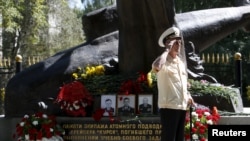 კურსკის კატასტროფის დროს დაღუპულთა მემორიალი. მოსკოვი, 2015 წლის 12 აგვისტო