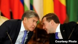 Алмазбек Атамбаев менен Дмитрий Медведевдин жолугушуусу. Москва, 20-декабрь.