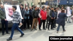 تجمع شماری از دراویش گنابادی در برابر کلانتری پاسداران در اعتراض به بازداشت نعمت‌الله ریاحی؛ ۳۰ بهمن ۹۶