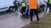 Моментот кога автомобилот кој влета во толпата ја удира девојката и продолжува да вози додека таа е на хаубата