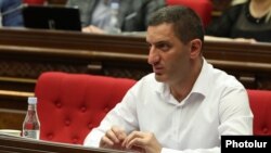 Armenia - Gevorg Petrosian attends a session of the Armenian parliament, May 25, 2020.