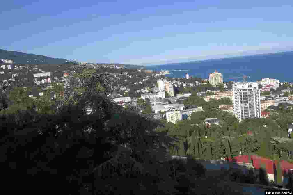 Ialta, Crimeea 2016. Orașul văzut de pe dealul din sud