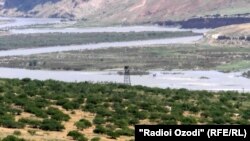 Ноҳияи Шамсиддин Шоҳини Тоҷикистон дар марз бо Афғонистон ҷойгир аст