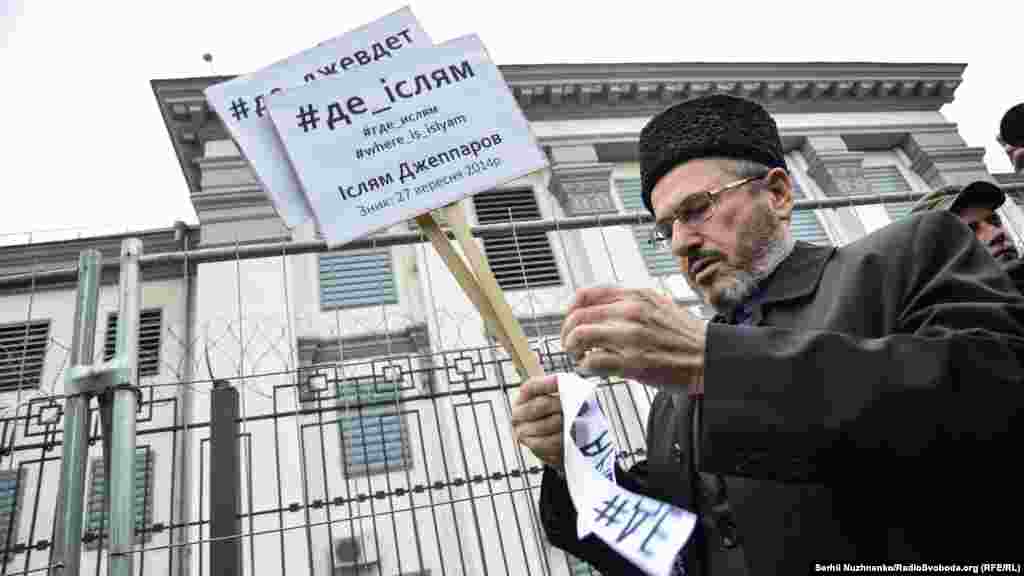 Де? – питають активісти