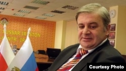 Вячеслав Гобозов в конце 90-х участвовал в создании движения «Фыдыбаста», позже возглавил партию с одноименным названием, которую позиционируют как социалистическую