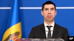 «Ми раді бачити згадку про Молдову, а також заклик до виведення російських військ з Республіки Молдова, що є дуже важливим повідомленням», – сказав Міхай Попшой