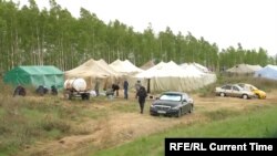 Orenburg viloyati Buzuluk tumanida muhojirlar uchun tashkil etilgan chodir shaharcha.