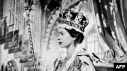 Regina Elisabeta a II-a (1926 - 2022) în ziua încoronării sale - 2 iunie 1953.