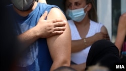 Илустрација: Вакцинација против ковид-19 во Скопје