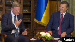 Ուկրաինա-- Նախագահ Վիկտոր Յանուկովիչի (աջ) և ԵՄ հանձնակատար Շտեֆան Ֆյուլեի հանդիպումը, արխիվ