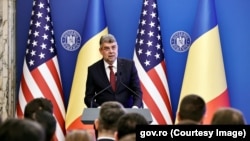 Premierul Marcel Ciolacu susține că doi trimiși speciali sunt deja la Mar-a-Lago pentru a discuta cu administrația americană mai multe aspecte, inclusiv cel legat de ridicarea vizelor