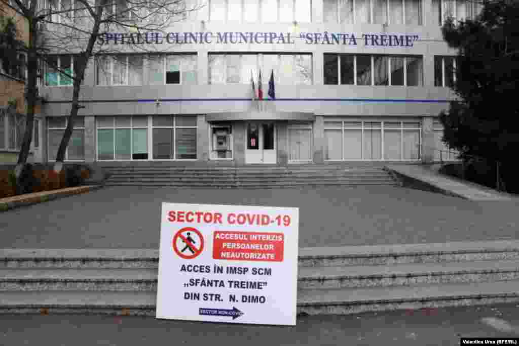 Spitalul „Sfânta Treime” din Chișinău, 21 ianuarie 2021. În Republica Moldova, unde vaccinarea încă nu a început, numărul cazurilor de COVID a ajuns la 550 pe zi. Țările UE anunță noi restricții de călătorie pe motivul pandemiei de coronavirus