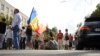 Opoziția din parlament și din afară față cu protestele