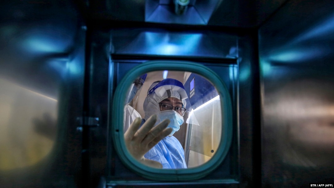Član medicinskog osoblja u izolatoriju bolnice u Vuhanu, 10. mart 2020.
