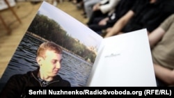Понад рік журналіста Станіслава Асєєва (Васіна) утримують у полоні бойовики незаконного угруповання «ДНР», останні три тижні він голодує
