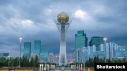 Уточнюється, що власники інвесторської візи зможуть отримати дозвіл на проживання строком до десяти років