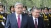 Uzbekistan - Uzbek President Shavkat Mirziyoyev and his visiting Kazakh counterpart Kassym-Jomart Tokayev attend an official welcoming ceremony in Tashkent, Uzbekistan April 15, 2019. REUTERS/Mukhtar Kholdorbekov