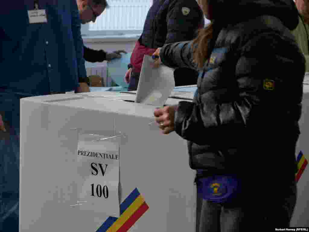 În momentul de față, Lucian nu are așteptări prea mari de la viitorul președinte, spune el: „Am ajuns să ne dorim un președinte care poate să se exprime și să vorbească o limbă străină. Acesta începe să fie minimul de așteptare”. 