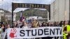 <p>Studenti u blokadi u centru Novog Pazara, 12. april 2025. 