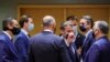 Kryeministri i Hungarisë, Viktor Orban dhe presidenti francez, Emmanuel Macron gjatë samitit të BE-së më 24 qershor. 