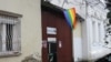 Miután az Országgyűlés korlátozta a gyülekezési jogot és betiltotta – többek között – a Pride-ot, a Baross16-ot működtető egyesület szivárványos zászlót tűzött ki a kapura. Ezzel azt kívánták üzenni, hogy a létesítmény továbbra is egy nyitott, barátságos közösségi tér