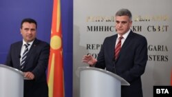 Премиерот на Северна Македонија Зоран Заев и бугарскиот премиер Стефан Јанев во Софија.