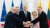 Președinta Comisiei Europene, Ursula von der Leyen, și liderii Poloniei, Letoniei, Estoniei și Lituaniei la cere monia de la Vilnius la care au sărbătorit interconectarea sistemelor electrice ale statelor baltice și cel al Uniunii Europene.