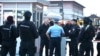 Az Állami Nyomozó és Védelmi Ügynökség (SIPA) tagjai megpróbálták letartóztatni a boszniai Szerb Köztársaság elnökét, Milorad Dodikot Szarajevó keleti részén, 2025. április 23-án