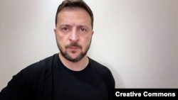 «Всі наші люди, які залежать від держави, на 2025 рік вже забезпечені заробітними платами та пенсіями. Мені здається, ця стабільність сьогодні важлива», – Володимир Зеленський