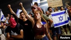 Israelul este blocat de proteste și de o grevă a medicilor. O parte importantă a societății respinge categoric reformele guvernului Netanyahu menite să sporească puterea politicienilor în fața justiției. Imagine din Tel Aviv, 25 iulie 2023
