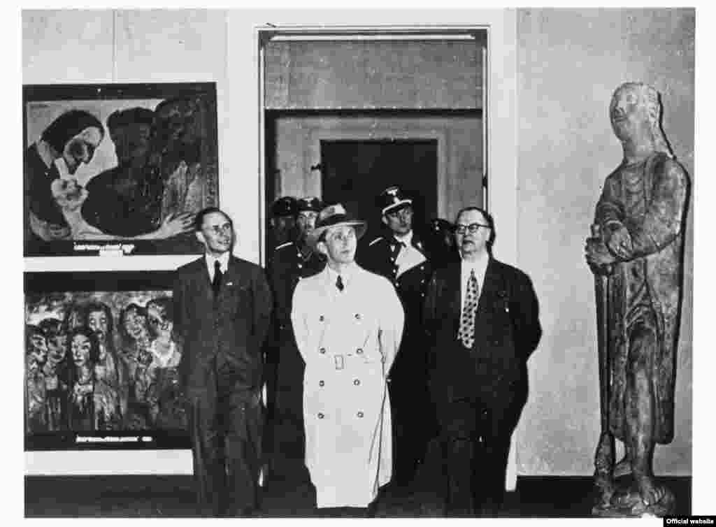 La expoziția „Entartete Kunst” („Arta degenerată”) la Berlin în 1938.