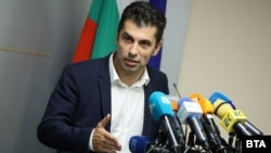 Министърът на икономиката Кирил Петков поиска оставките на Съвета на директорите на "ВМЗ Сопот" още в четвъртък, но тогава това му беше отказано от ДКК
