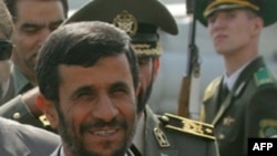 محمود احمدی نژاد، رییس جمهوری ایران می گوید که در کشور احدی حق ندارد از تعلیق حرف بزند.