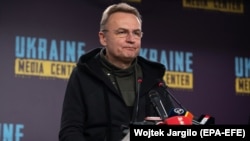 «Знищено низку складів, у тому числі склади, де було продовольство», – розповів Андрій Садовий 