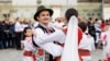 Grupul „Vatra" participă atât la evenimente locale în Italia, cât și în afara țării. 
