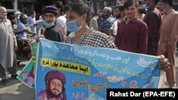 پاکستان کې د 'لبیک تحریک' سختدریځه اسلامي ګوند ملاتړي اعتراض کوونکي