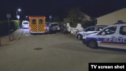 Hitna pomoć i policijska auta ispred kuće ubijenog policajca