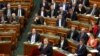Înainte să plece la summit la Bruxelles, premierul ungur Viktor Orbán a făcut miercuri o repetiție în parlamentul țării sale, trecând în revistă motivele pentru care nu vrea începerea negocierilor de aderare a Ucrainei la UE (REUTERS/Bernadett Szabo)