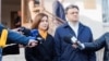 Mai multe lemne și generatoare electrice. Sandu și Recean au vizitat sate din Zona de Securitate