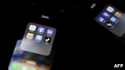 Imagine generică în care sunt afișate logo-uri ale unor aplicații precum Google, Facebook, LinkedIn, Amazon, Apple Store și TikTok.