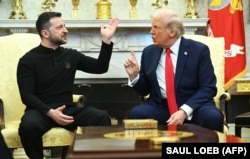 Президент України Володимир Зеленський (ліворуч) і президент США Дональд Трамп під час зустрічі у Вашингтоні, 28 лютого 2025 року