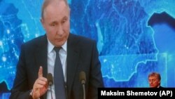 На питання про те, чи визначена вже дата такої зустрічі, речник Кремля відповів: «Ні»