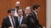 „Jocul populist” cu pensiile speciale. Cum poate bloca un articol din Constituție impozitarea pensiilor speciale cu 90% 